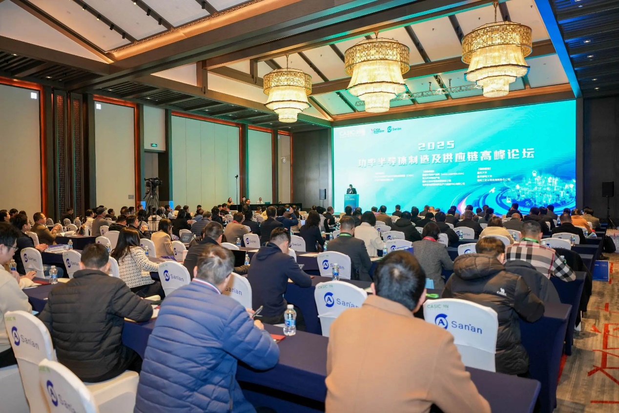 餐廳里的人們
AI 生成的內容可能不正確。